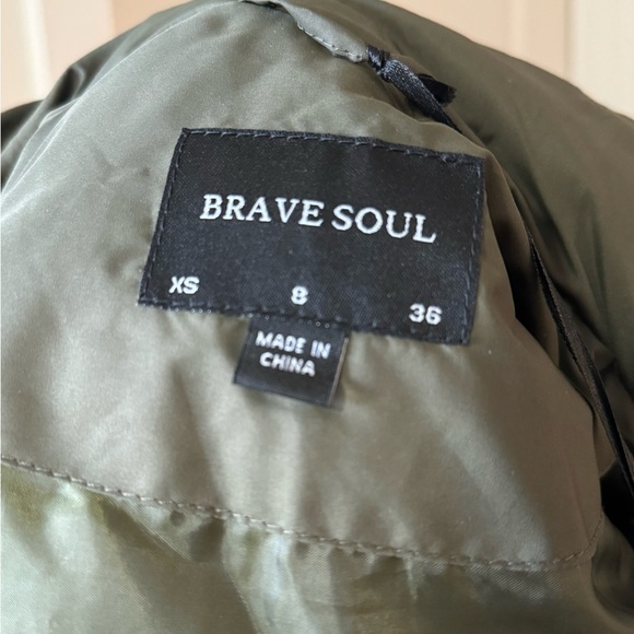 NWT Brave Soul Olive Puffer Vest XS – Oversized Fit, High Neck, Sold Out Online - Picture 4 of 6
